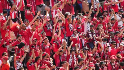 القنوات الناقلة لمباراة الدفاع الجديدي والوداد في الدوري المغربي 2025-2026
