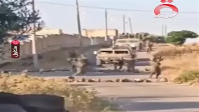 أطفال بلدة عابدين بسوريا يقطعون الطريق بالحجارة اعتراضًا على توغل إسرائيلي