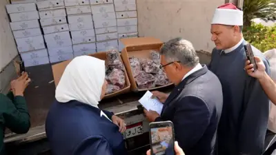 محافظ الدقهلية يتسلم 4 أطنان لحوم من صكوك الأضاحي لتوزيعها على الأسر الأولى بالرعاية