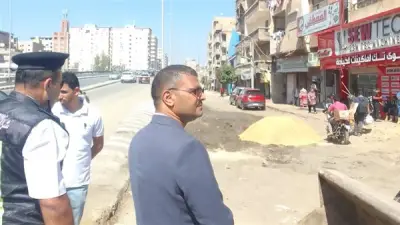 نائب محافظ الدقهلية يتابع إصلاح كسر مياه بجوار كوبري المرور بالمنصورة