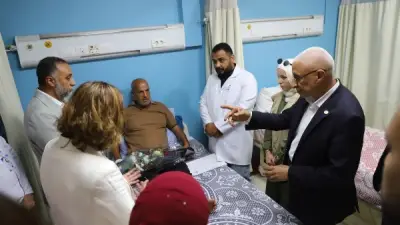 وفد هولندي يتفقد مستشفى العريش ويطلع على أوضاع الجرحى الفلسطينيين