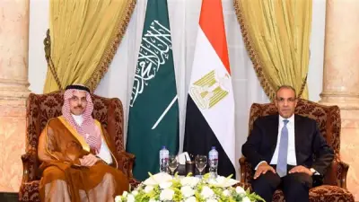 وزير الخارجية يبحث مع نظيره السعودي تعزيز العلاقات والتطورات الإقليمية