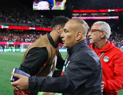 اللجنة المصرية بغزة تهتف لمصر احتفالاً بالتأهل إلى دور الـ32 بكأس العالم