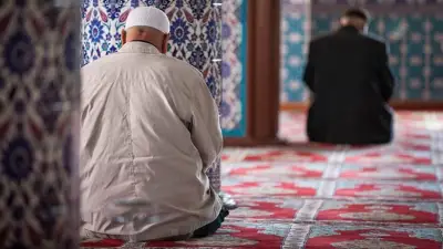 الإفتاء توضح حكم الدعاء بعد التشهد الأخير في الصلاة وأفضل الأدعية