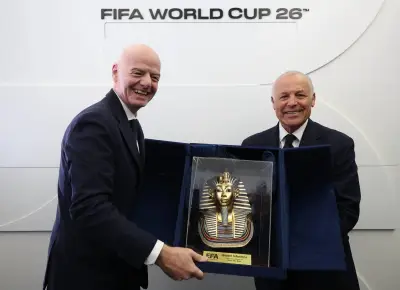 توت عنخ آمون هدية من اتحاد الكرة لـ فيفا بمناسبة كأس العالم للأندية