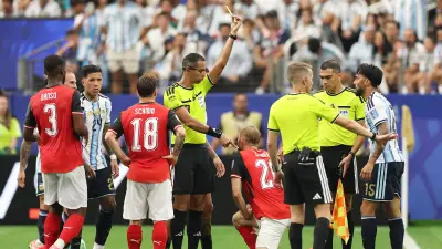 تقييم صادم للحكم المصري أمين عمر في مباراة الأرجنتين والنمسا بكأس العالم