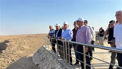 وزيرا الكهرباء والنقل يتفقدان جبل سحابة لإقامة مشروعات رياح