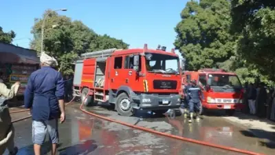 السيطرة على حريق مخزن مواد غذائية بالمنيا دون إصابات