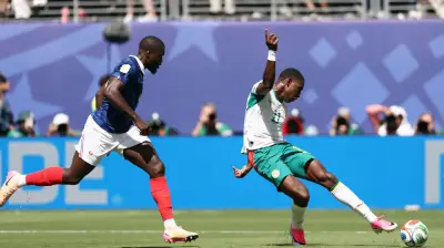 صديق فرنسا الخفي: العارضة تنقذ الديوك أمام السنغال في كأس العالم