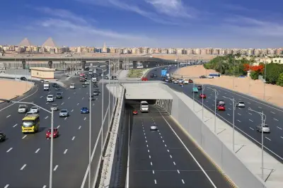 إغلاق كلي لطريق الواحات لمدة 10 دقائق لرفع كابلات كهرباء ضغط عالي