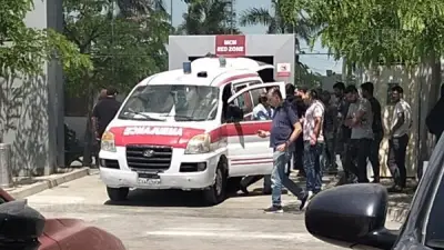 وداع مؤثر.. خروج جثمان الفنان محمد مرزبان من مستشفى أبو خليفة (فيديو)