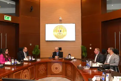الحكومة تسعى لتعزيز الشراكة مع القطاع الخاص لإدارة وتشغيل مصانع النسيج الجديدة