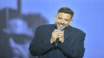 حماقي يفتتح حفله بالقاهرة الجديدة بالدعاء للملحن الراحل محمد رحيم
