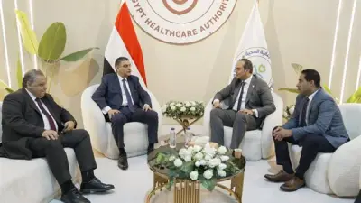 رئيس الرعاية الصحية يبحث تعزيز جاهزية المخازن الإقليمية في القناة والصعيد
