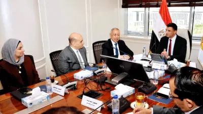وزير الصناعة يبحث مع الأكاديمية العربية دعم المشروعات الناشئة وتأهيل الكوادر