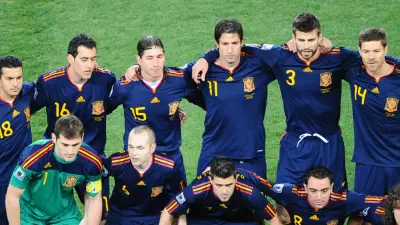 إنييستا يستحضر سيناريو 2010 لتحفيز إسبانيا قبل مواجهة السعودية في كأس العالم