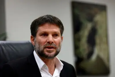 وزير المالية الإسرائيلي يطالب نتنياهو بشن هجمات على الضاحية الجنوبية لبيروت