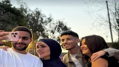 مها الصغير تظهر بالحجاب في أول ظهور عائلي بعد غياب وأزمة قانونية