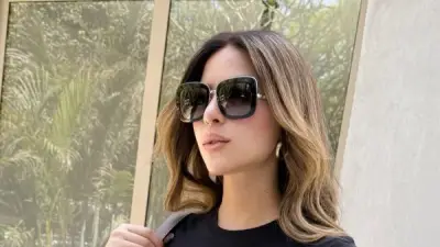ميرنا جميل تخطف الأنظار بإطلالة أنيقة وتعليق طريف: كفاية دايت بقى