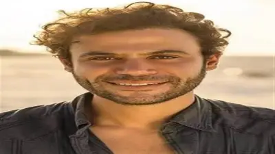 محمد إمام يؤدي العمرة ويدعو: يارب اكتبها لكل مشتاق