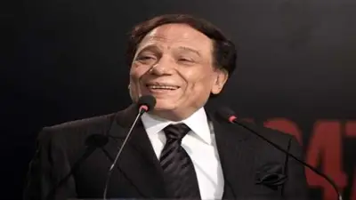 عمر خيرت يكشف كواليس موسيقى فيلم خلي بالك من عقلك مع عادل إمام