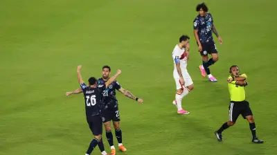 فوز صعب لباراجواي على تركيا في كأس العالم بفضل هدف مبكر وطرد مثير