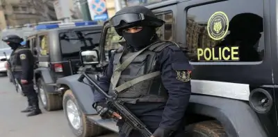 ضبط شخص لتعديه على آخر بالسب وإحداث تلفيات بسيارته في عين شمس