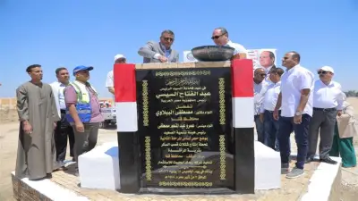 محافظ قنا ورئيس تنمية الصعيد يضعان حجر أساس المرحلة الثانية لشتلات القصب