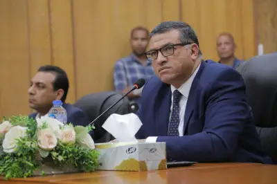 محافظ قنا يعلن بدء استبدال العدادات الكودية بأخرى دائمة للحاصلين على التصالح