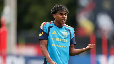 محمد الدعيع يطلب من لامين يامال الانتقال إلى الهلال السعودي