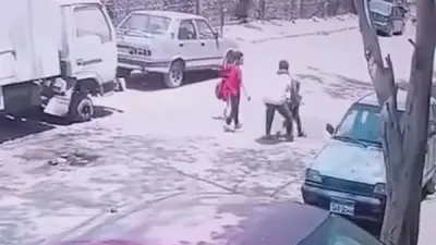 الأمن يبحث عن المتهم في واقعة الاعتداء العنيف على طفل بفيديو صادم