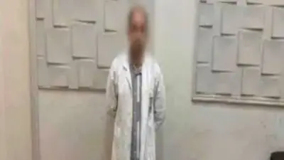 ضربة جديدة لمنتحلي صفة الأطباء.. السوشيال ميديا تفضح طبيباً مزيفاً بالجيزة