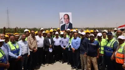 وزير النقل يكافئ مهندسي محور دراو بأسوان ويوجه بتكثيف العمل