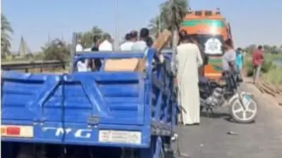 مصرع شخصين وإصابة 2 في تصادم أتوبيس وتروسيكل بأرمنت في الأقصر