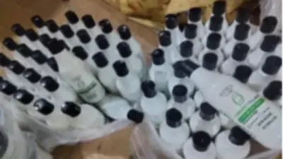 ضبط مدير مصنع تجميل غير مرخص بحوزته أطنان من المنتجات مجهولة المصدر بالإسكندرية