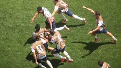 جدل تحكيمي في كأس العالم: تقنية الفيديو تلغي تسللًا وهميًا وتمنح أمريكا هدفًا قانونيًا