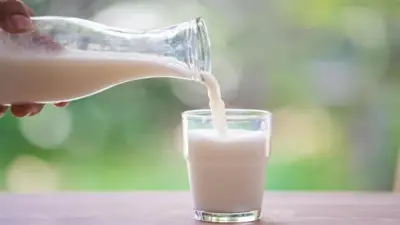 ماذا يحدث لجسمك عند تناول اللبن يومياً؟ استشاري تغذية يوضح الفوائد