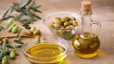 قبل الإفطار.. ماذا يحدث للجسم عند تناول ملعقة زيت زيتون يومياً؟