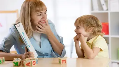 متى يبدأ الطفل في الكلام؟ 4 علامات تكشف التأخر اللغوي