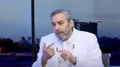 زوجة أحمد عبد العزيز تطمئن الجمهور: حالته مستقرة بعد جراحة الأحبال الصوتية
