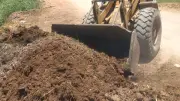 بعد 10 سنوات من الإغلاق.. إعادة فتح طريق في نجع حمادي بقنا