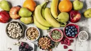 10 أطعمة طبيعية ترفع الطاقة دون الحاجة إلى المنبهات