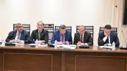 الحكومة تنفي فرض رسوم إضافية على مغادرة البلاد وتؤكد بقاء الرسم 100 جنيه