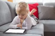 كندا تمنع الأطفال دون 16 عامًا من حسابات التواصل الاجتماعي