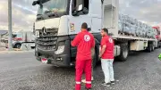 الهلال الأحمر المصري يطلق القافلة 205 إلى غزة بـ 2370 طن مساعدات
