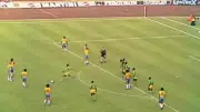ركلة حرة للبرازيل هددت حياة 22 لاعباً: حكاية إيلونجا صاحب أغرب لقطة في تاريخ كأس العالم