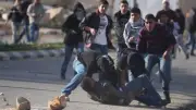 إصابة 3 فلسطينيين من عائلة واحدة برصاص الاحتلال جنوب الخليل