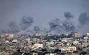 3 شهداء في غارة إسرائيلية على دير البلح وسط قطاع غزة