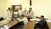رئيس جامعة الأزهر يوزع الشيكولاتة على الطلاب ويطمئن على امتحانات 4 كليات