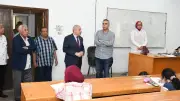 رئيس جامعة قناة السويس يتفقد امتحانات الهندسة ويضبط 5 حالات غش